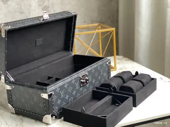 ACCESSOIRES VUITTON COFFRET LOUIS 0626